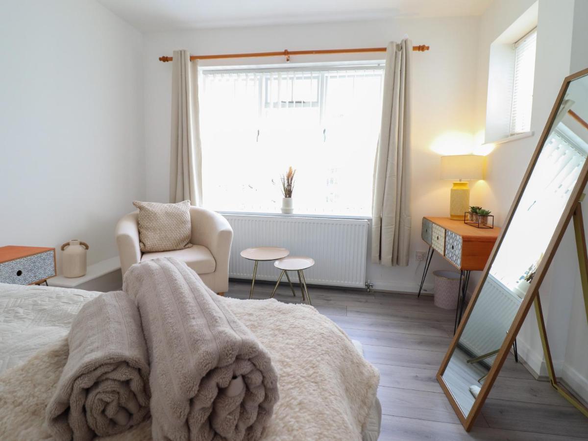 The Old Coach House Apartment คอนวี ภายนอก รูปภาพ