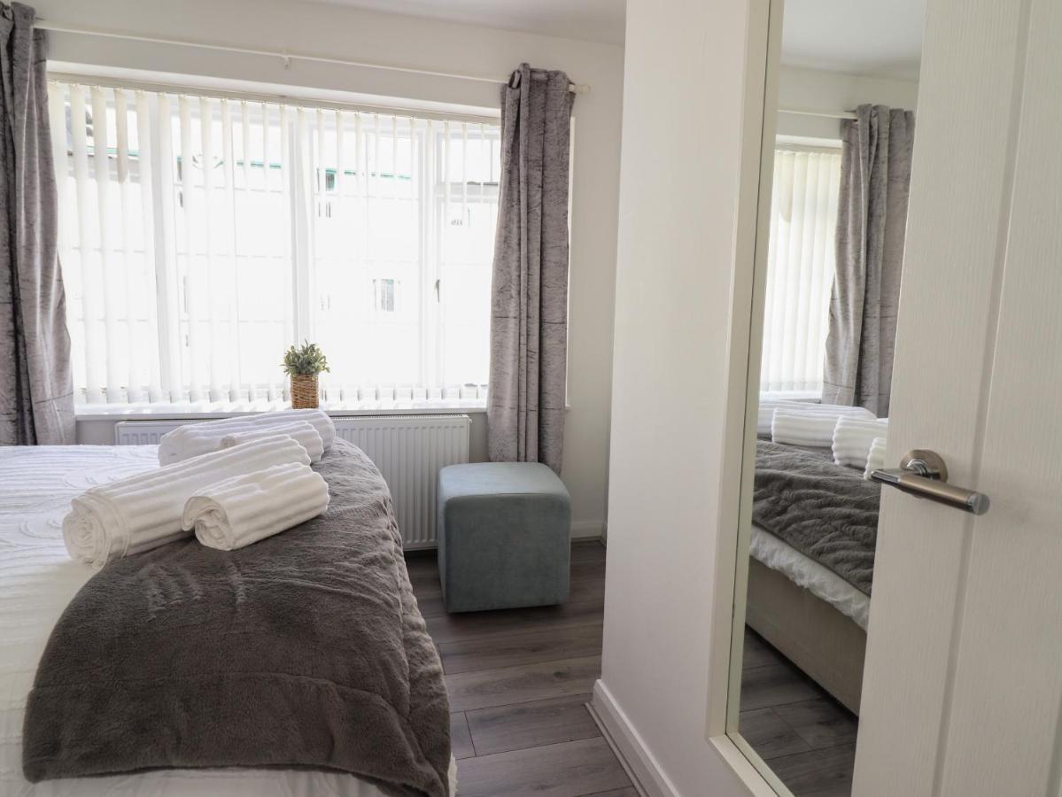 The Old Coach House Apartment คอนวี ภายนอก รูปภาพ